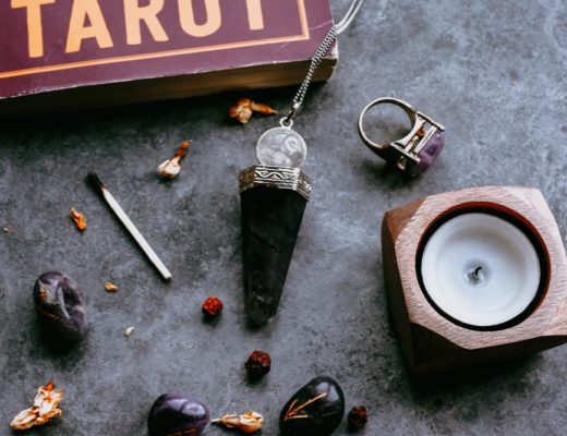 Un peu de witch sur le blogue introduction au tarot